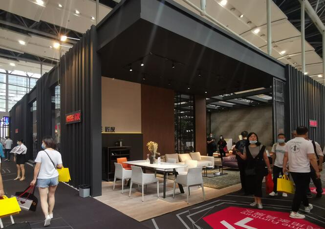 該如何設(shè)計搭建大型展臺？