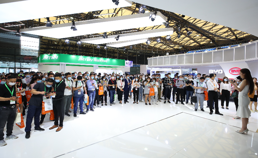 上海服裝展覽搭建公司分析 什么樣的職業(yè)裝才能吸引更多得觀眾！
